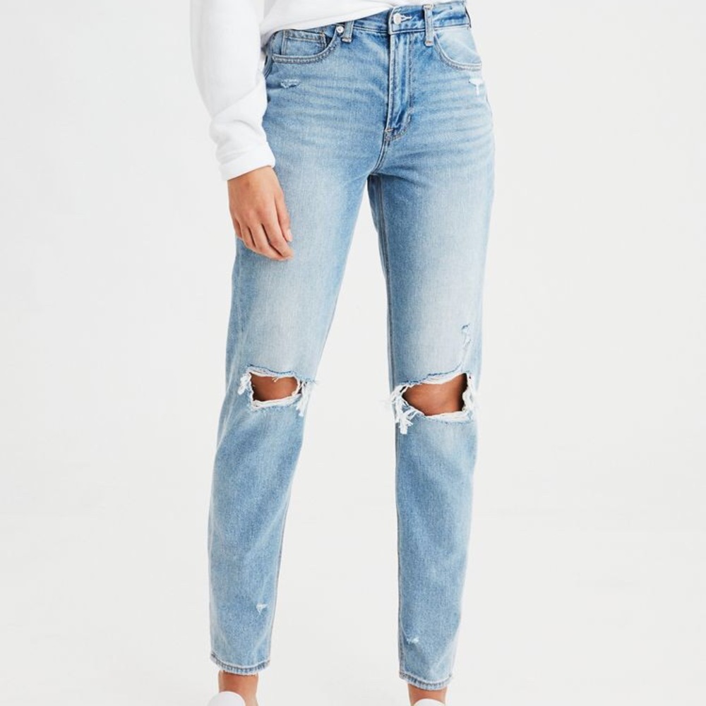 BRAND NEW American Eagle Mom Jeans